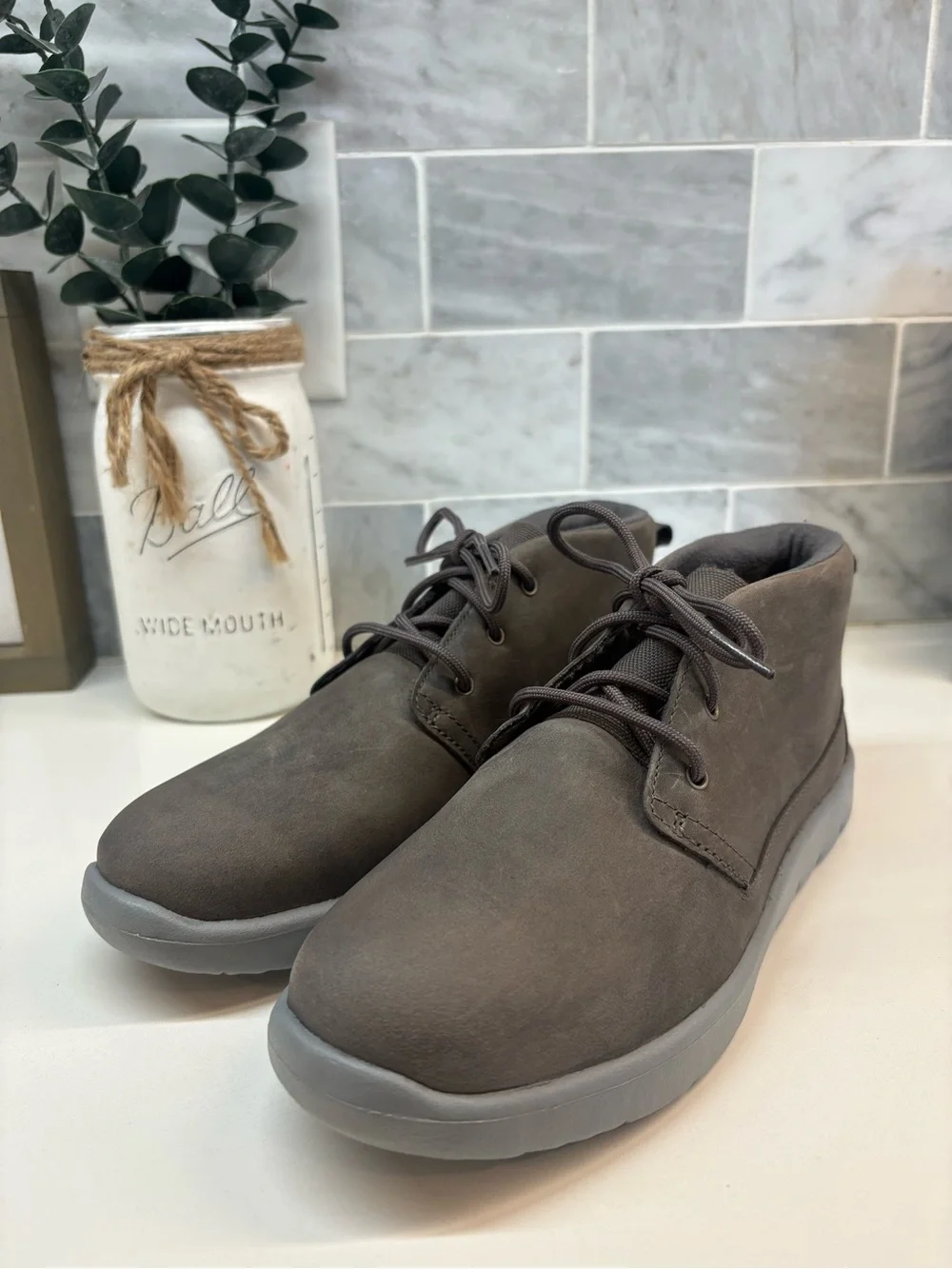 N/A ugg treadlite